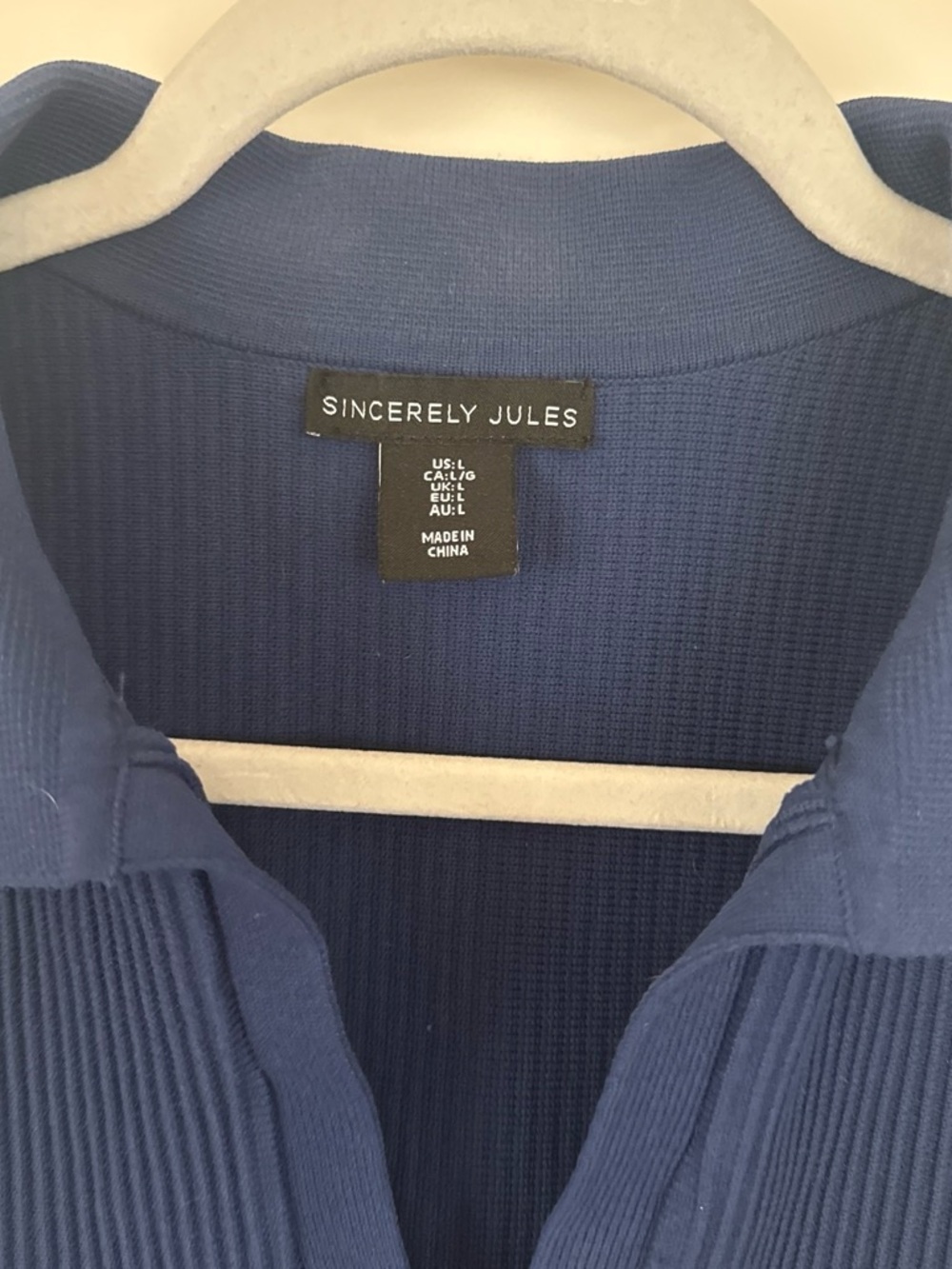 Sincerly Jules Ribbed Sleeveless Collared Tank in Navy - Picture 2 of 3
